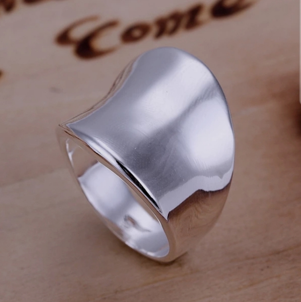925 Sterling Silver Flowing Ring💠